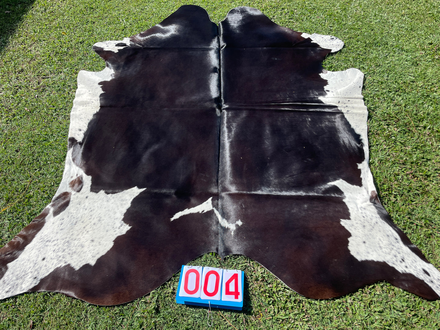 04. Black White Reddish Cowhide