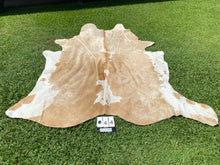 Load image into Gallery viewer, 44. Caramel and white