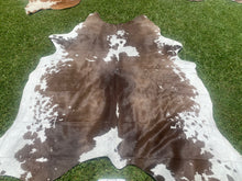 Load image into Gallery viewer, a152 Chocolate and White