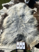 Load image into Gallery viewer, Icelandic Sheepskins