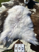 Load image into Gallery viewer, Icelandic Sheepskins